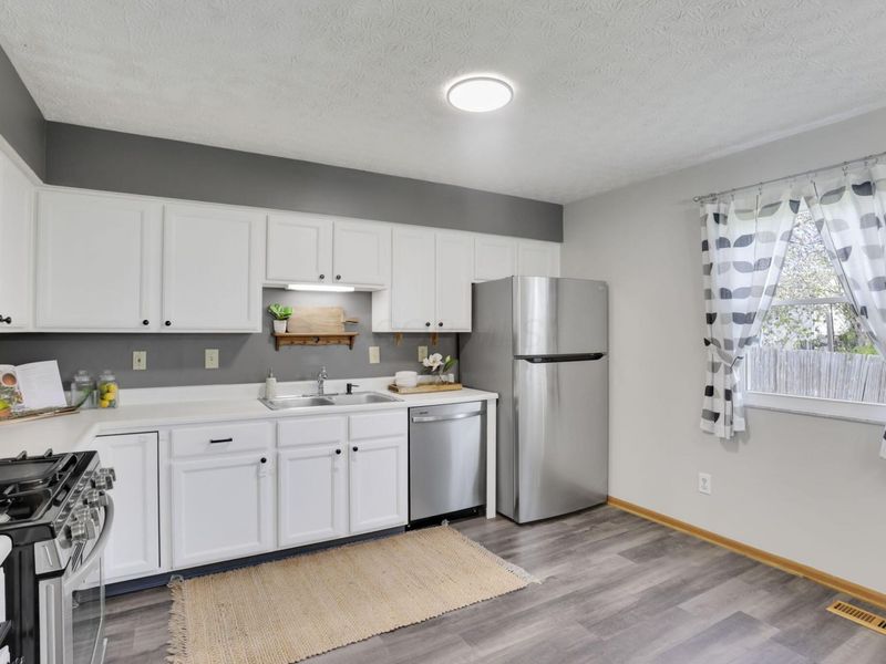 1076 Rendezvous Lane, Columbus, OH 43207 Photo 12