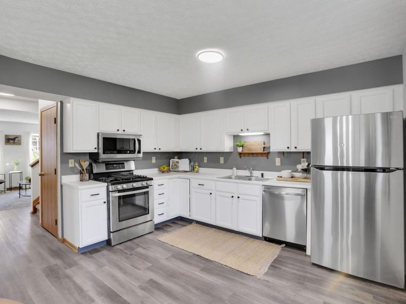 1076 Rendezvous Lane, Columbus, OH 43207 Photo 9