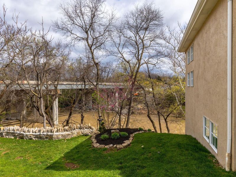 1990 Lake Shore Drive, Columbus, OH 43204 Photo 8