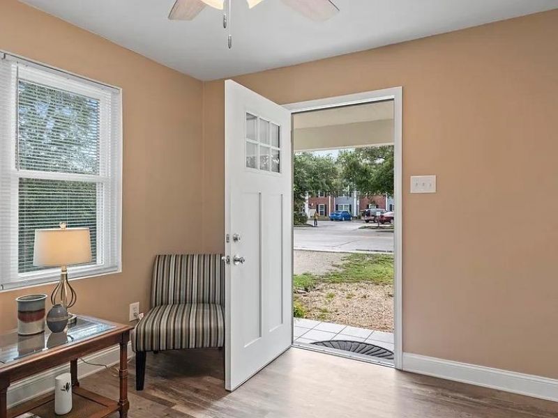 1008 Dunbar St. Photo 5