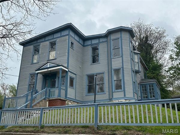 821 Alby Street , Alton, IL 62002