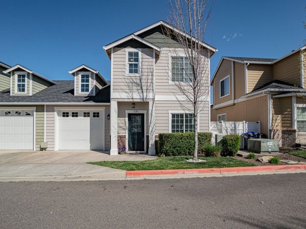 131 Poppy Bay Place, Talent, OR 97540