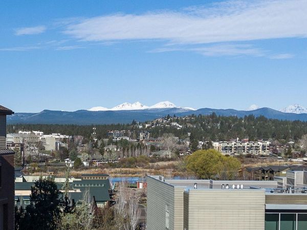 204 SW Log Court, Bend, OR 97702