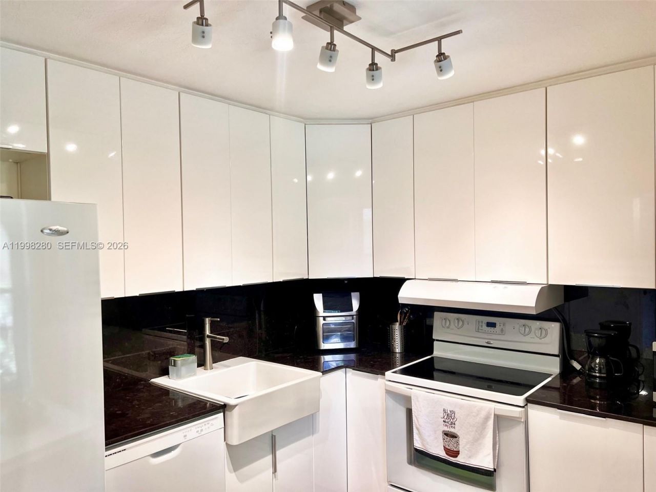 2841 Somerset Dr, Unit 215, Lauderdale Lakes, FL 33311 Photo