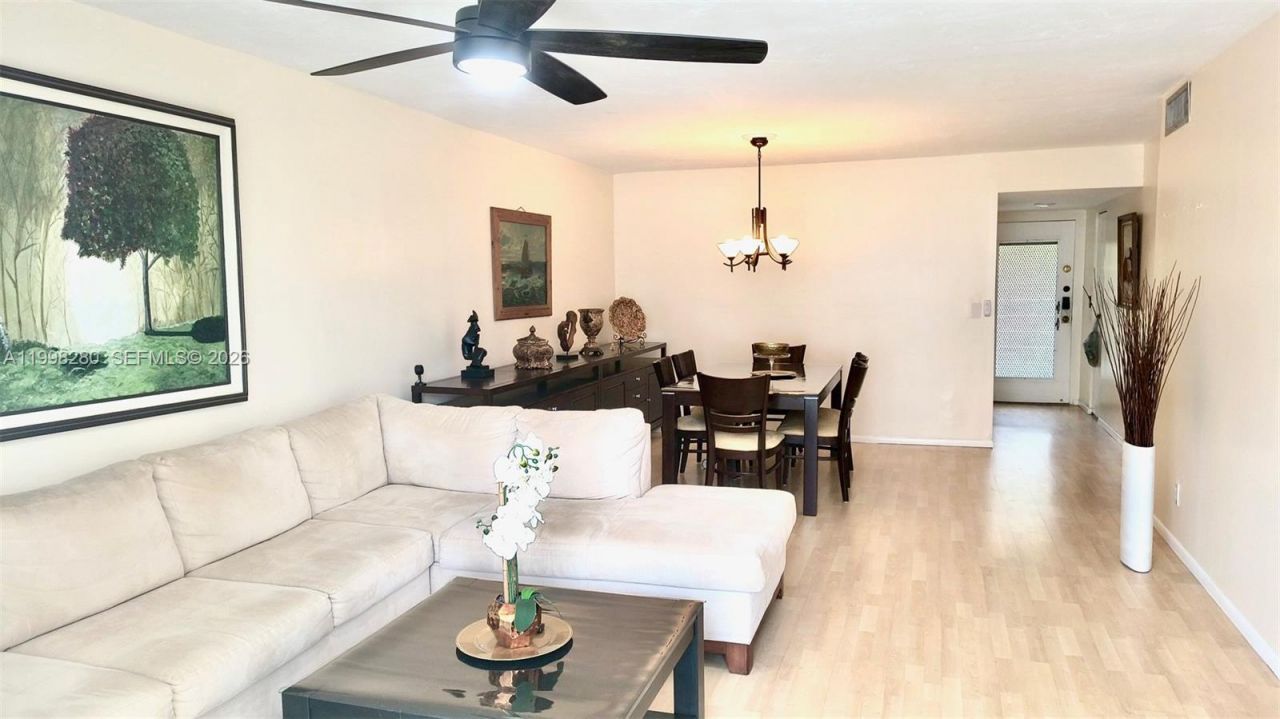 2841 Somerset Dr, Unit 215, Lauderdale Lakes, FL 33311 Photo