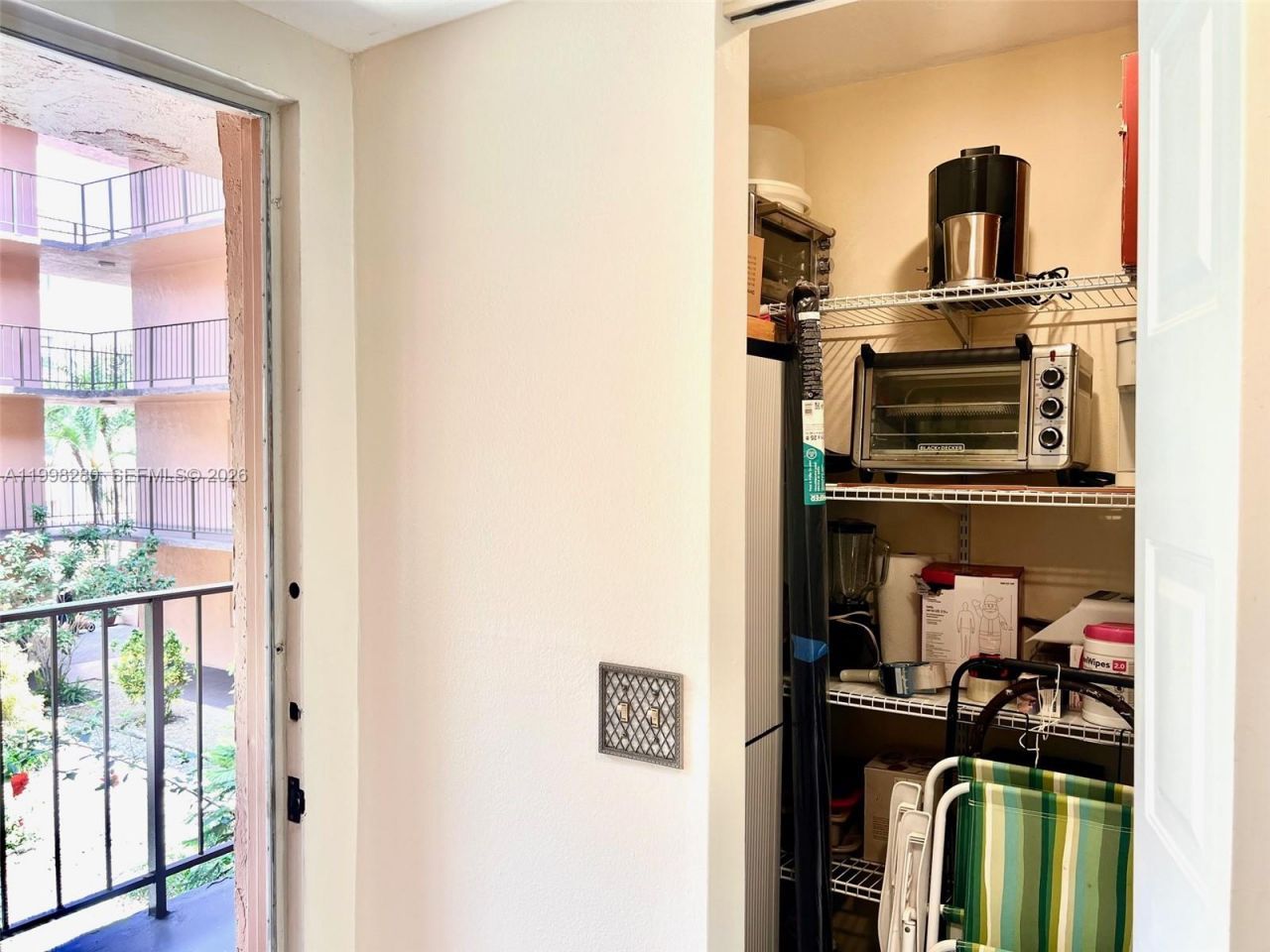 2841 Somerset Dr, Unit 215, Lauderdale Lakes, FL 33311 Photo