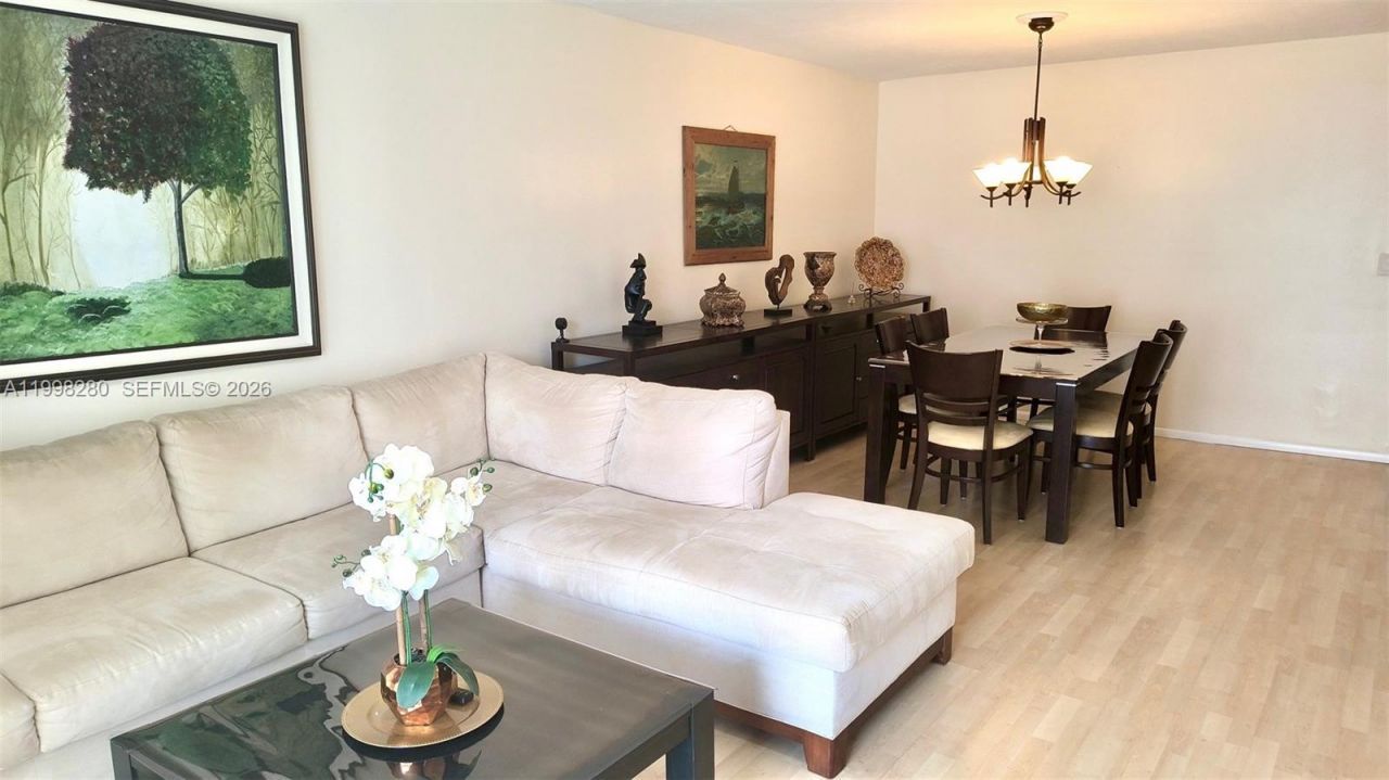 2841 Somerset Dr, Unit 215, Lauderdale Lakes, FL 33311 Photo