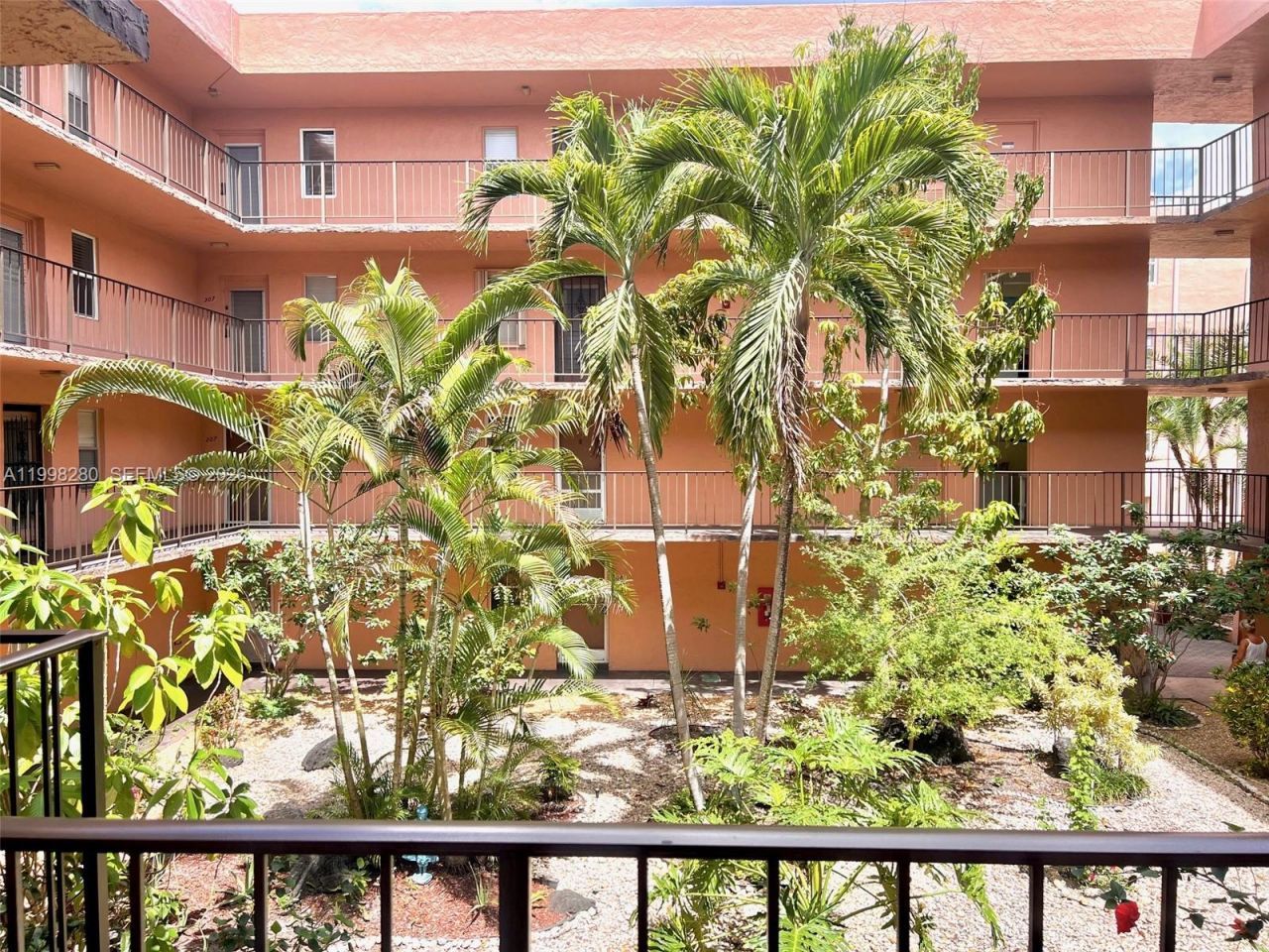 2841 Somerset Dr, Unit 215, Lauderdale Lakes, FL 33311 Photo