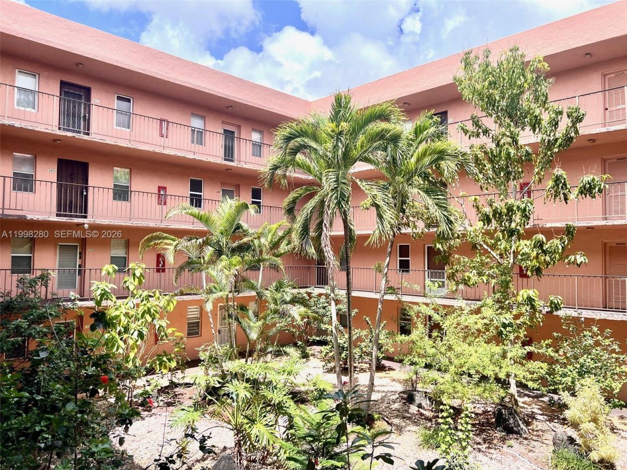 2841 Somerset Dr, Unit 215, Lauderdale Lakes, FL 33311 Photo