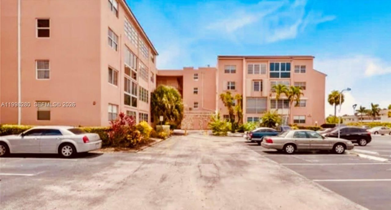 2841 Somerset Dr, Unit 215, Lauderdale Lakes, FL 33311 Photo