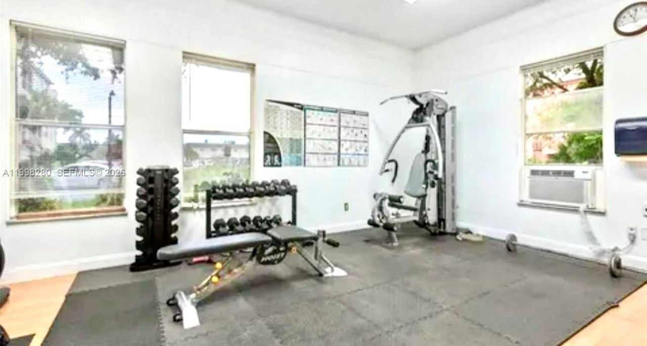 2841 Somerset Dr, Unit 215, Lauderdale Lakes, FL 33311 Photo