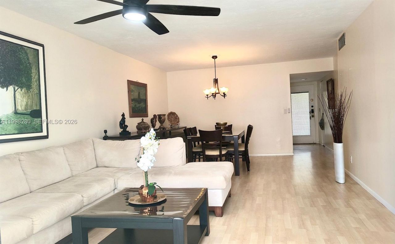 2841 Somerset Dr, Unit 215, Lauderdale Lakes, FL 33311 Photo