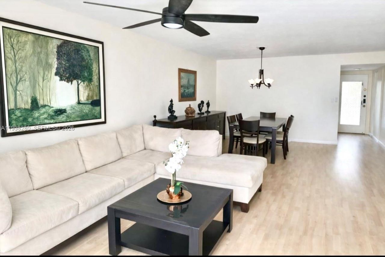 2841 Somerset Dr, Unit 215, Lauderdale Lakes, FL 33311 Photo