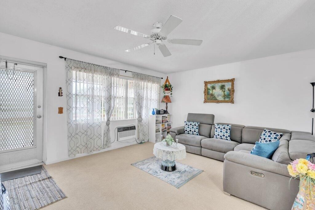 349 Camden O, West Palm Beach, FL 33417 Photo