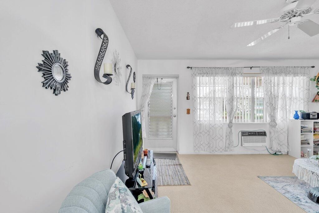 349 Camden O, West Palm Beach, FL 33417 Photo