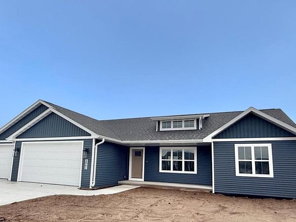 2041 BEAR PAW TRAIL, Kaukauna, WI 54130