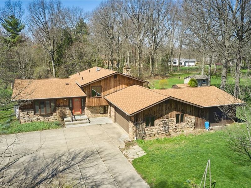 3574 Antoinette Drive, Cuyahoga Falls, OH 44223 Photo 2