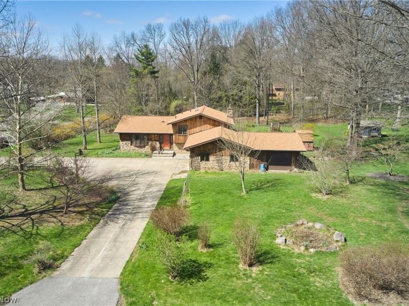 3574 Antoinette Drive, Cuyahoga Falls, OH 44223 Photo 3