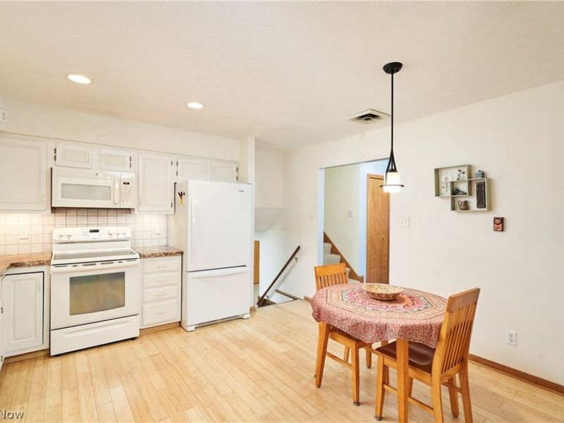 3574 Antoinette Drive, Cuyahoga Falls, OH 44223 Photo 4