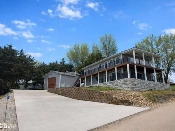 5252 N Lakeshore Drive, Brooklyn, IA 52211