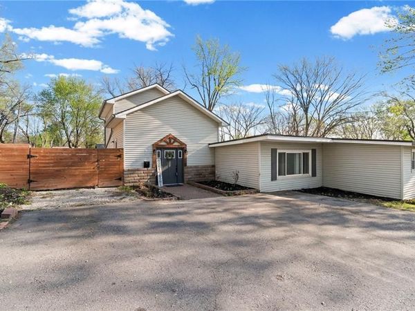 1205 SW South Avenue, Blue Springs, MO 64015