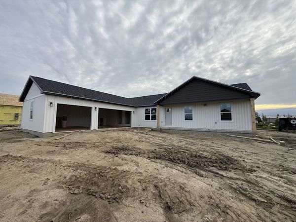 407 Jerin Drive, Fisher, IL 61843