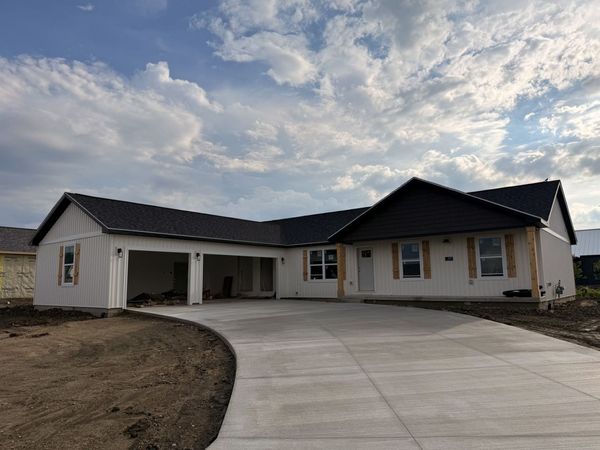 407 Jerin Drive, Fisher, IL 61843