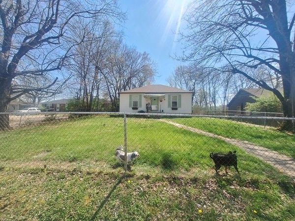 1252 Daniel St , Clarksville, TN 37040