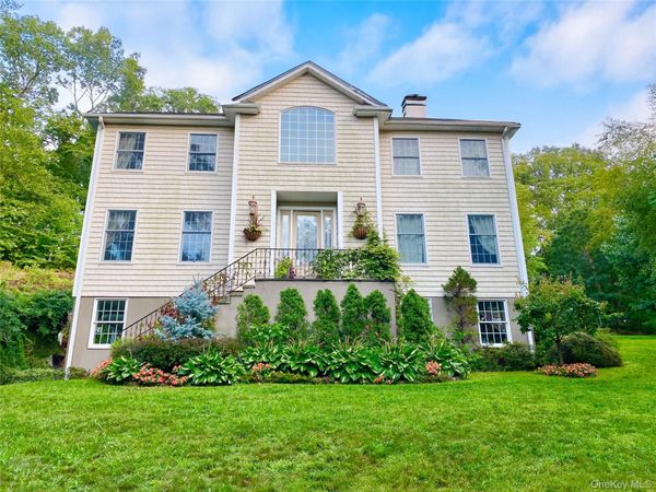 24 Wilafra Place, Northport, NY 11768