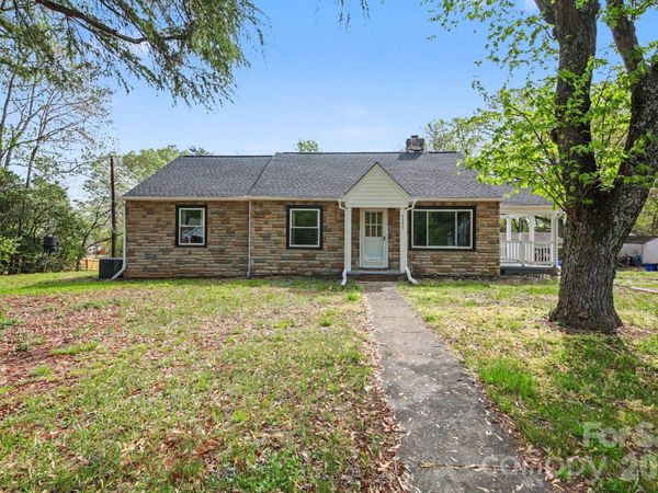 5557 Pineview Drive , Winston Salem, NC 27105