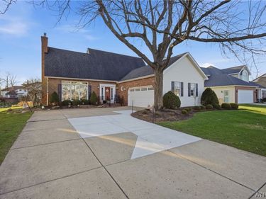 176 Sunburst Circle, East Amherst, NY 14051