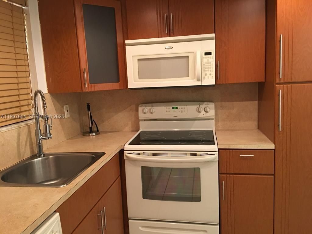 9375 Fontainebleau Blvd, Unit L209, Miami, FL 33172 Photo