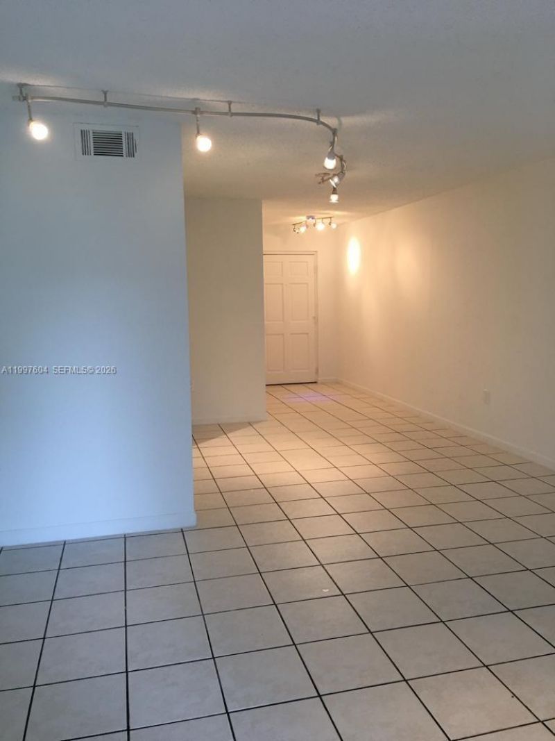 9375 Fontainebleau Blvd, Unit L209, Miami, FL 33172 Photo