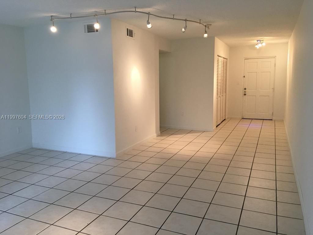 9375 Fontainebleau Blvd, Unit L209, Miami, FL 33172 Photo