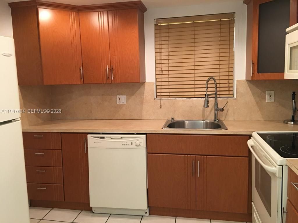 9375 Fontainebleau Blvd, Unit L209, Miami, FL 33172 Photo