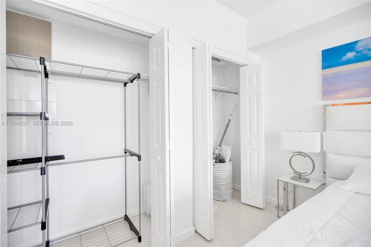 475 Brickell Ave, Unit 5010, Miami, FL 33131 Photo