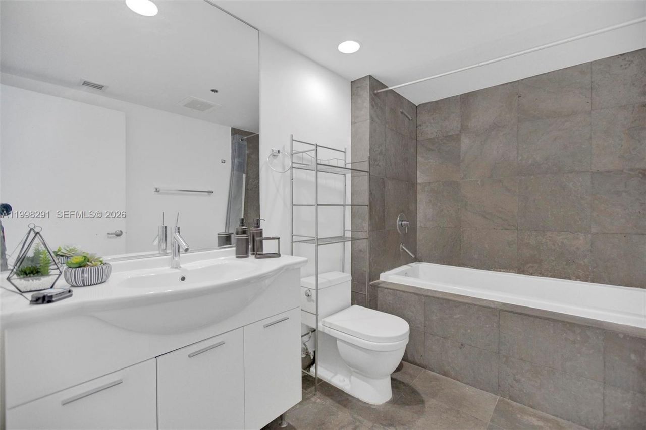 475 Brickell Ave, Unit 5010, Miami, FL 33131 Photo