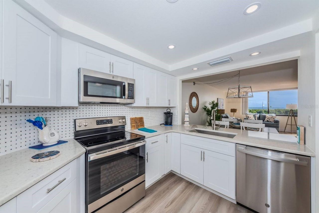 6357 Bahia Del Mar Boulevard, Unit 407, Saint Petersburg, FL 33715 Photo