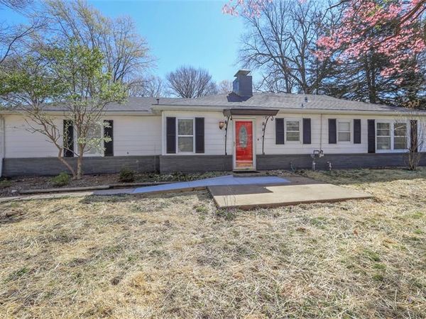 10001 E 31st Street, Independence, MO 64052