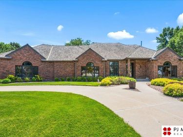 733 N 157th Circle , Omaha, NE 68118