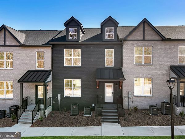 634 Oakleaf Grove Lane, Sugar Hill, GA 30518