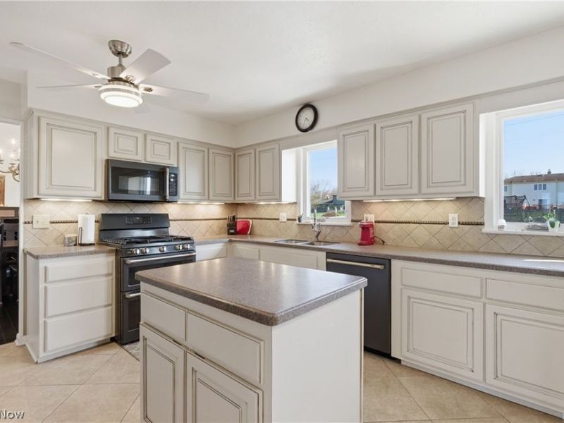 13901 Bennington Boulevard, Middleburg Heights, OH 44130 Photo 12