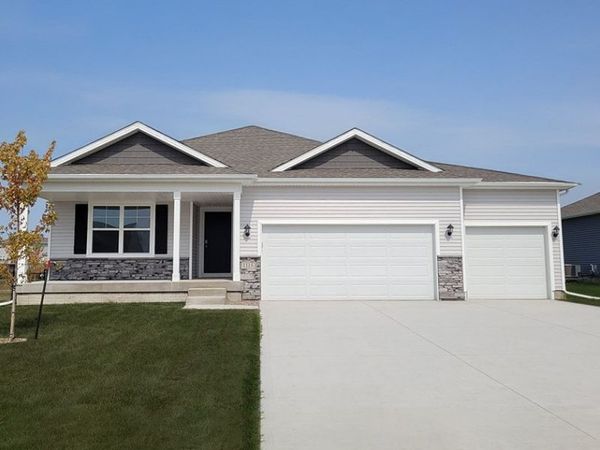 2878 Grassland Court , Hiawatha, IA 52233