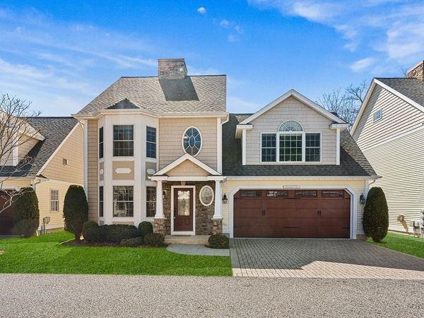 4 Kensington Way, Unit 4, Tewksbury, MA 01876