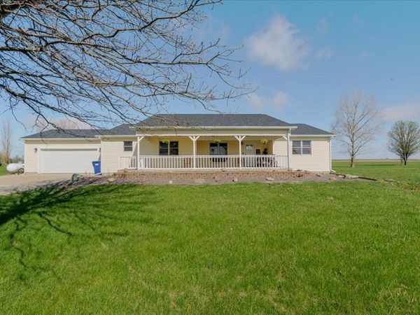 1388 E 2950 North Road, Mansfield, IL 61854