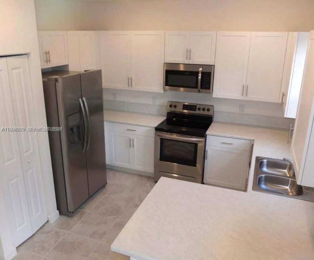 407 NE 208th Ter, Miami, FL 33179 Photo