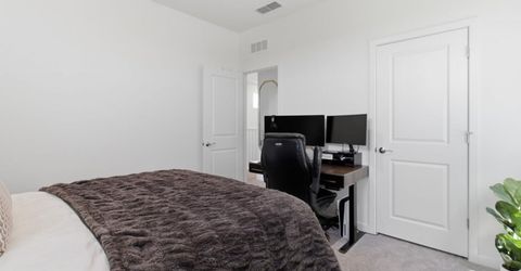 2949 Grassy Bank Ave, Sacramento, CA 95833 Photo