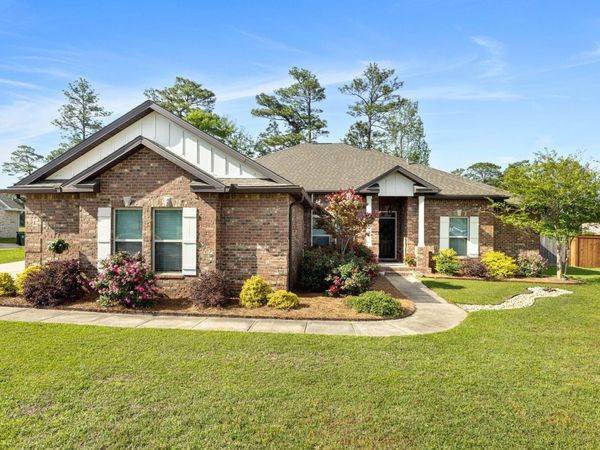 26 E Yellowstone, Hattiesburg, MS 39402