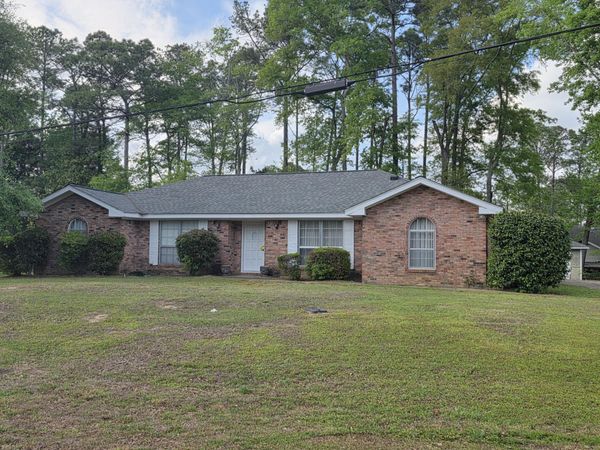 1006 Southeast, Hattiesburg, MS 39402