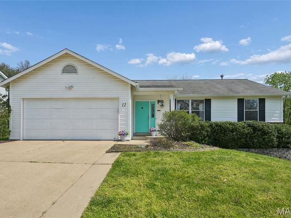12 Brooker Court, St Peters, MO 63376